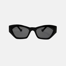 Load image into Gallery viewer, Everly Sunglasses - Black / Smoke
