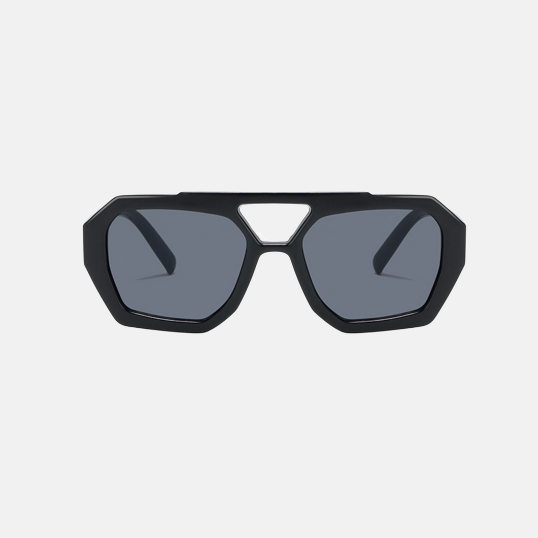 River Aviator Sunglasses - Black / Smoke