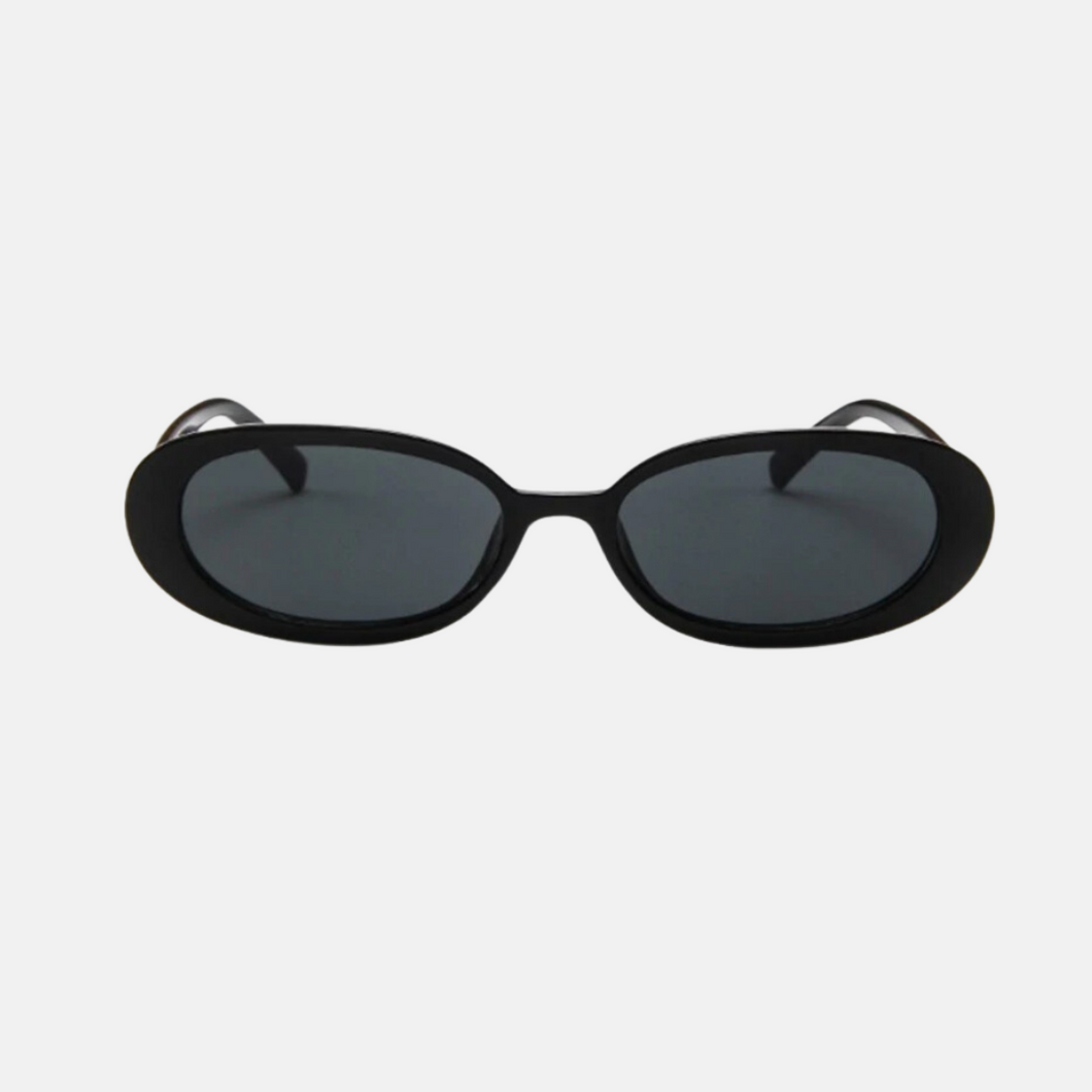 Piper Sunglasses - Black / Smoke