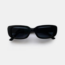 Load image into Gallery viewer, Jagger Sunglasses - Black / Smoke
